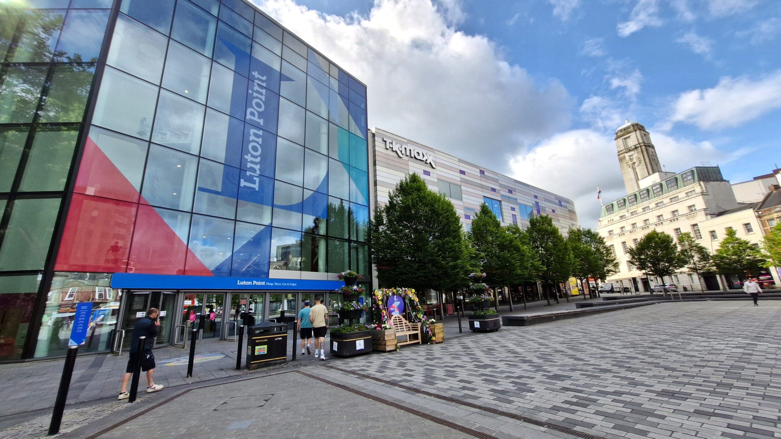 The Mall Luton showcases new signage ahead of rebrand to Luton Point The Mall Luton showcases new signage ahead of rebrand to Luton Point